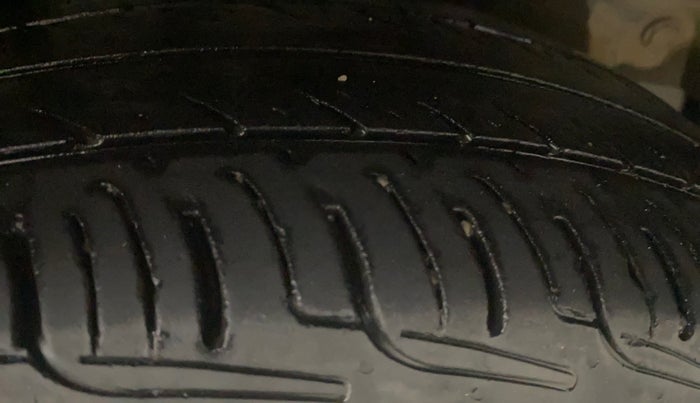 2017 Maruti Swift VXI O, Petrol, Manual, 1,31,746 km, Right Rear Tyre Tread