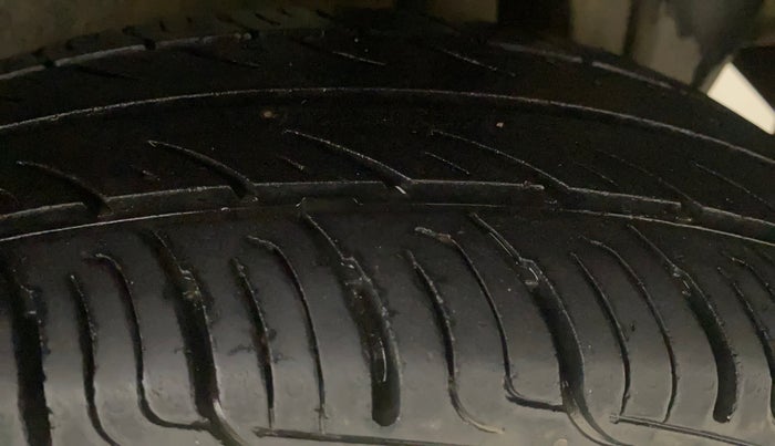 2017 Maruti Swift VXI O, Petrol, Manual, 1,31,746 km, Left Rear Tyre Tread