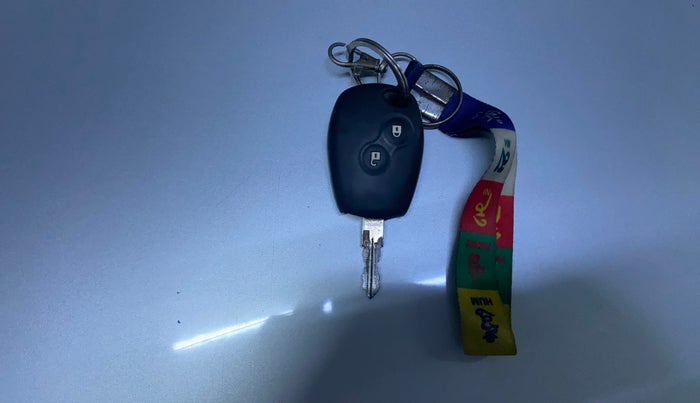 2015 Renault Duster 85 PS RXE DIESEL, Diesel, Manual, 1,18,770 km, Key Close Up