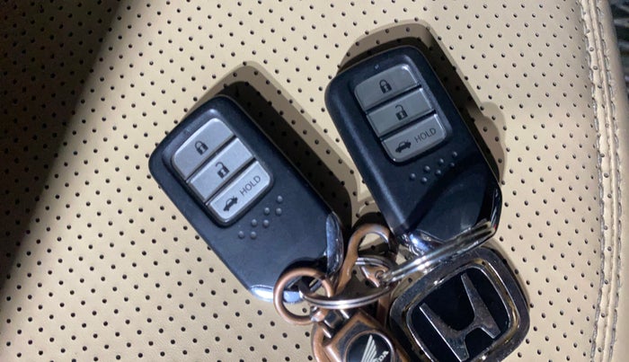 2021 Honda Amaze 1.2L I-VTEC VX, Petrol, Manual, 43,421 km, Key Close Up