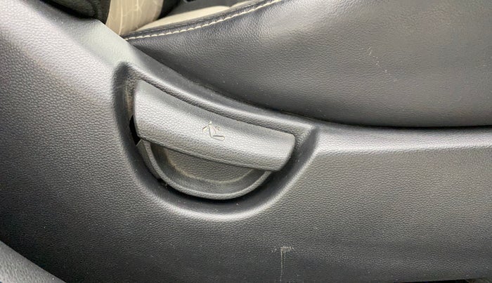 2017 Hyundai Grand i10 SPORTZ (O) 1.2 KAPPA VTVT, Petrol, Manual, 35,960 km, Driver Side Adjustment Panel