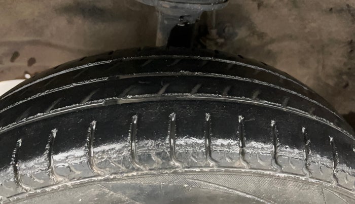 2014 Maruti Wagon R 1.0 LXI CNG, CNG, Manual, 82,893 km, Left Front Tyre Tread