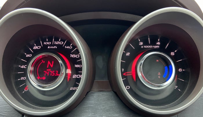 2013 Mahindra XUV500 W8 FWD, Diesel, Manual, 74,946 km, Odometer Image