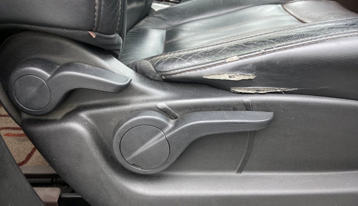 2013 Mahindra XUV500 W8 FWD, Diesel, Manual, 74,946 km, Driver Side Adjustment Panel