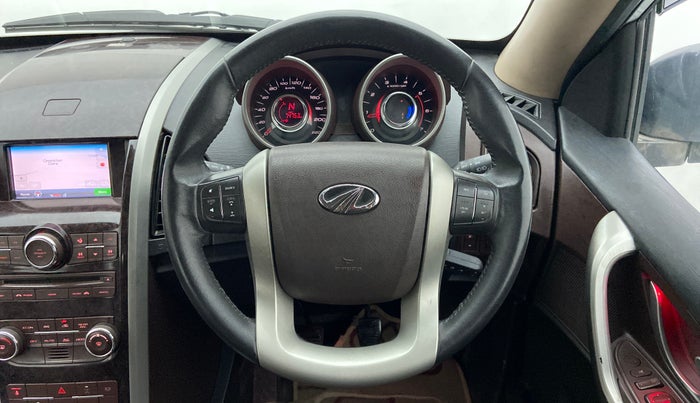 2013 Mahindra XUV500 W8 FWD, Diesel, Manual, 74,946 km, Steering Wheel Close Up