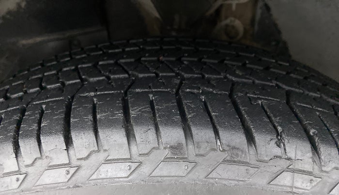 2013 Mahindra XUV500 W8 FWD, Diesel, Manual, 74,946 km, Left Front Tyre Tread