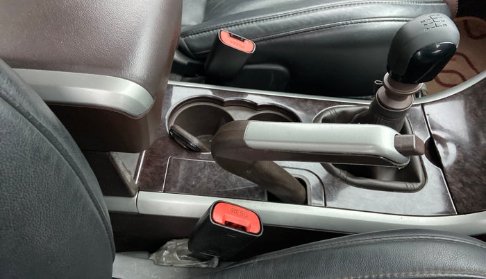 2013 Mahindra XUV500 W8 FWD, Diesel, Manual, 74,946 km, Gear Lever