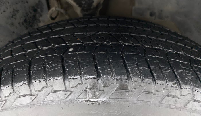 2013 Mahindra XUV500 W8 FWD, Diesel, Manual, 74,946 km, Right Front Tyre Tread