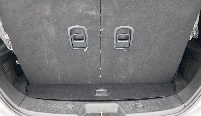 2013 Mahindra XUV500 W8 FWD, Diesel, Manual, 74,946 km, Boot Inside