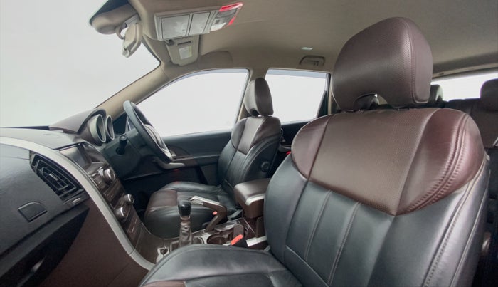 2013 Mahindra XUV500 W8 FWD, Diesel, Manual, 74,946 km, Right Side Front Door Cabin