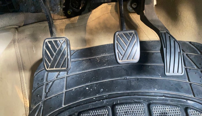 2017 Maruti Ciaz VXI+, CNG, Manual, 1,19,601 km, Pedals