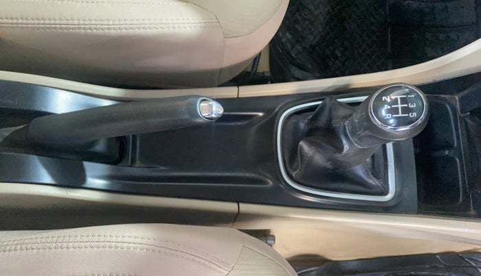 2017 Maruti Ciaz VXI+, CNG, Manual, 1,19,601 km, Gear Lever