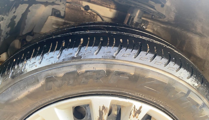 2017 Maruti Ciaz VXI+, CNG, Manual, 1,19,601 km, Left Front Tyre Tread