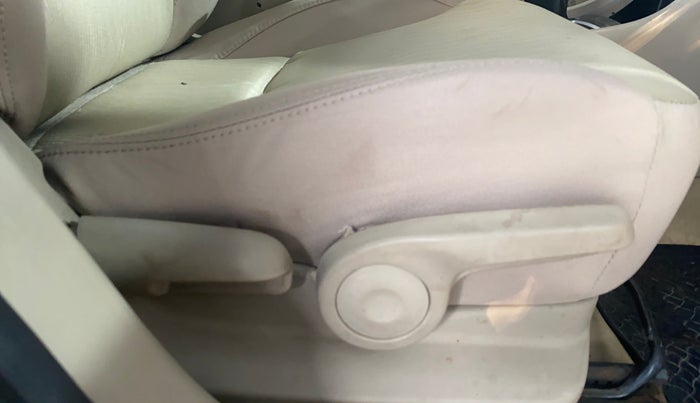 2017 Maruti Ciaz VXI+, CNG, Manual, 1,19,601 km, Driver Side Adjustment Panel