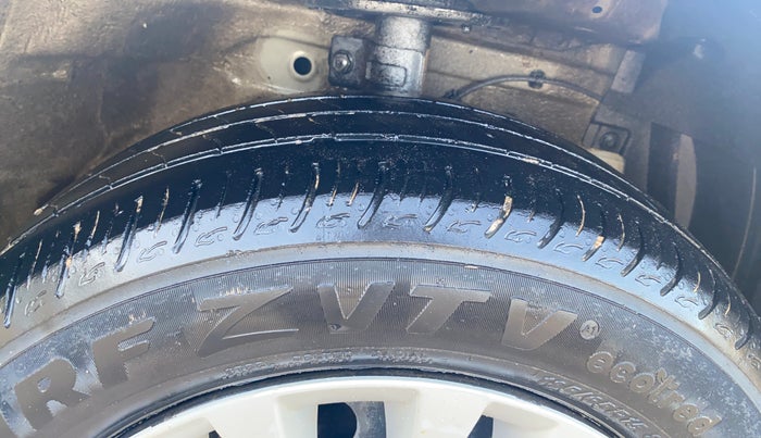2017 Maruti Ciaz VXI+, CNG, Manual, 1,19,601 km, Right Front Tyre Tread