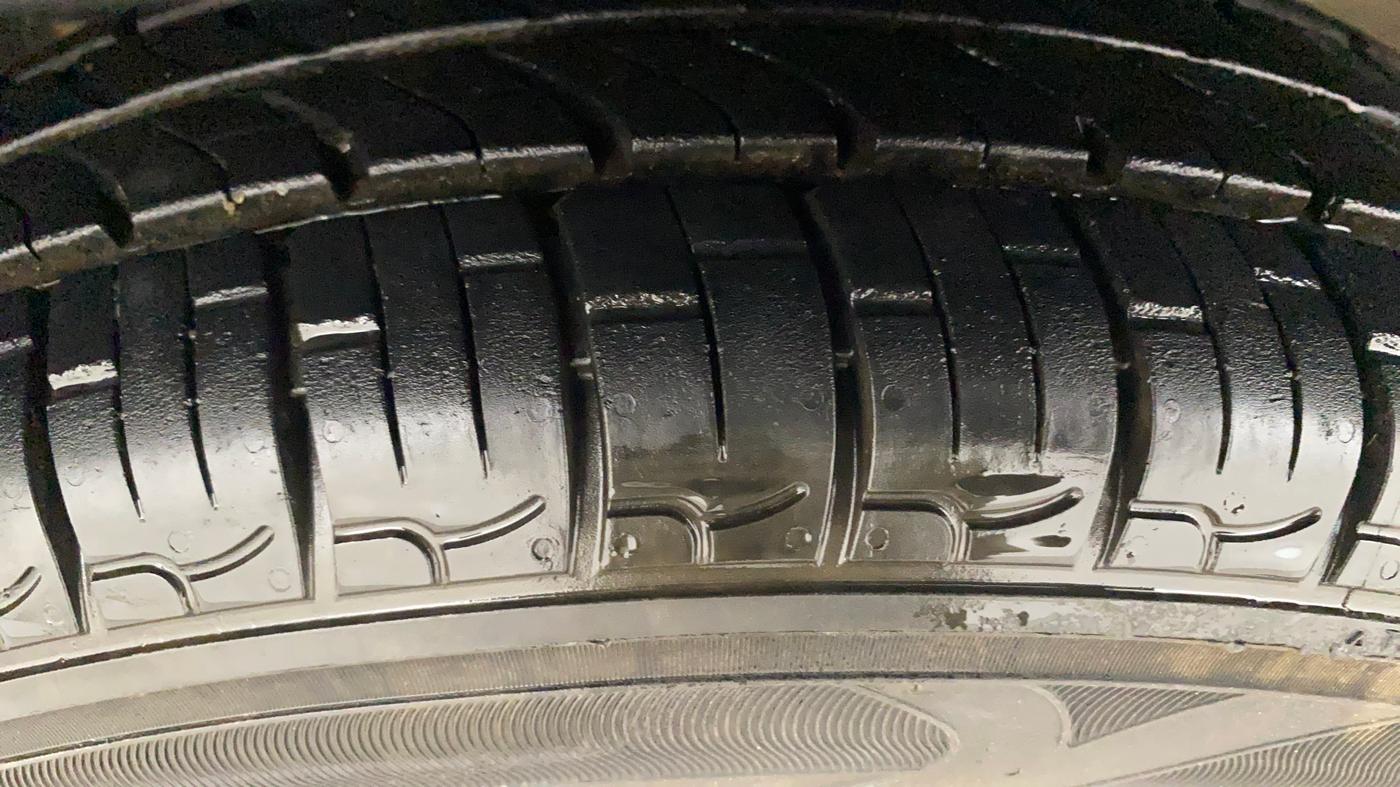 2018 Renault Kwid RXL, Petrol, Manual, 78,914 km, Left Front Tyre Tread