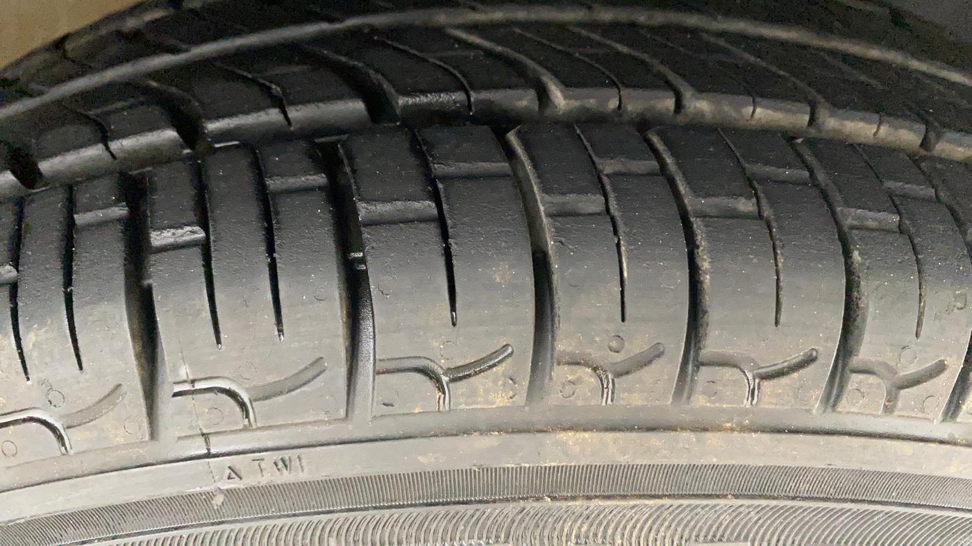 2018 Renault Kwid RXL, Petrol, Manual, 78,914 km, Right Front Tyre Tread