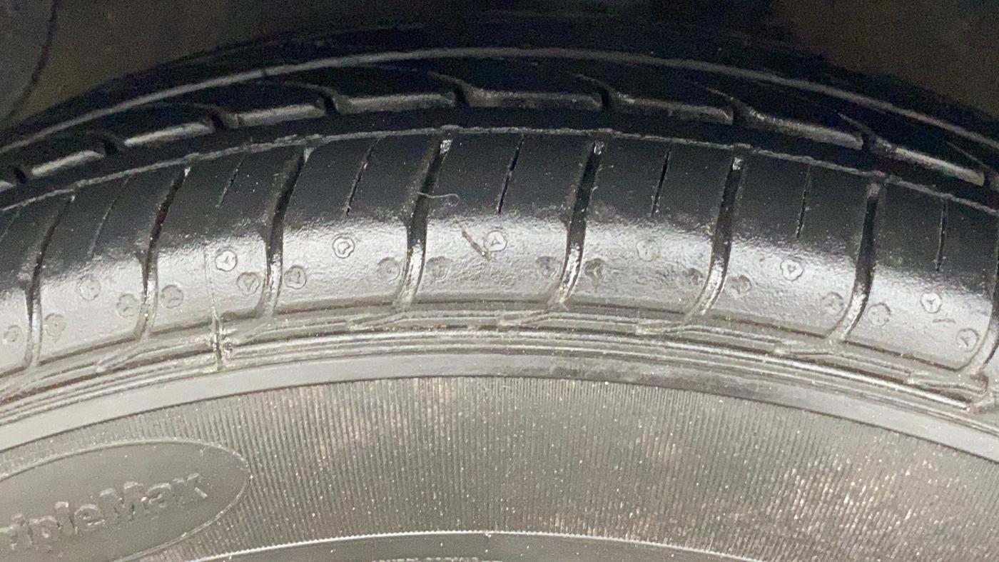 2019 Hyundai Grand i10 MAGNA 1.2 KAPPA VTVT, Petrol, Manual, 23,617 km, Left Front Tyre Tread