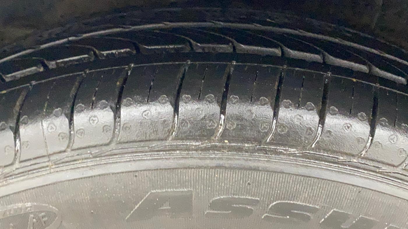2019 Hyundai Grand i10 MAGNA 1.2 KAPPA VTVT, Petrol, Manual, 23,617 km, Right Rear Tyre Tread