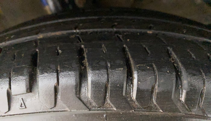 2021 Maruti Swift VXI AMT, Petrol, Automatic, 15,879 km, Right Front Tyre Tread