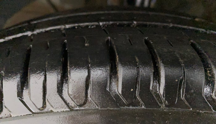 2021 Maruti Swift VXI AMT, Petrol, Automatic, 15,879 km, Left Front Tyre Tread