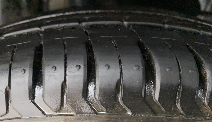 2021 Maruti Swift VXI AMT, Petrol, Automatic, 15,879 km, Right Rear Tyre Tread