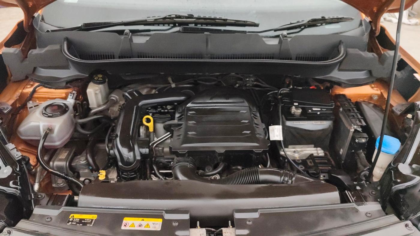 2021 Skoda KUSHAQ AMBITION 1.0L TSI AT, Petrol, Automatic, 49,886 km, Engine View