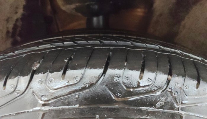 2021 Skoda KUSHAQ AMBITION 1.0L TSI AT, Petrol, Automatic, 49,856 km, Right Front Tyre Tread