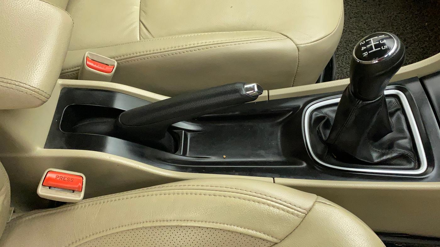 2019 Maruti Ciaz ALPHA 1.5 SHVS PETROL, CNG, Manual, 41,301 km, Gear Lever