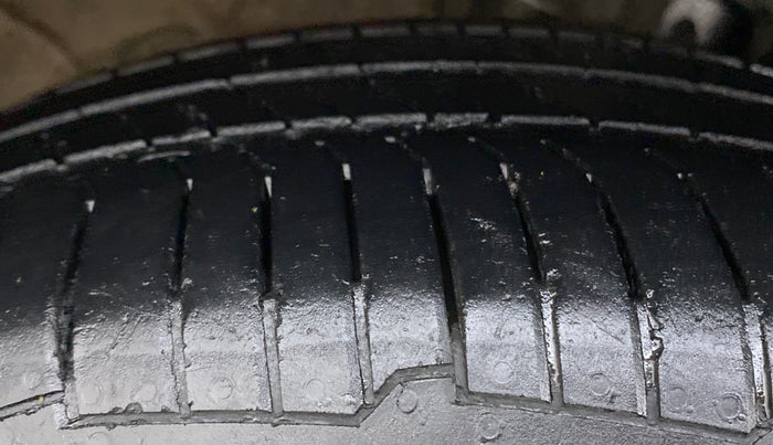2016 Volkswagen Vento HIGHLINE TDI AT, Diesel, Automatic, 78,659 km, Right Front Tyre Tread