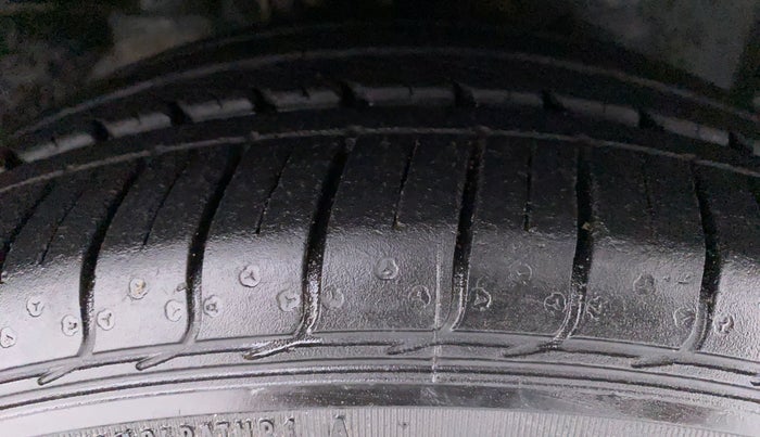 2019 Ford FREESTYLE TITANIUM + 1.2 TI-VCT, Petrol, Manual, 38,407 km, Right Front Tyre Tread