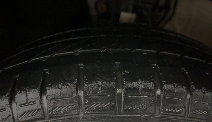 2019 Volkswagen Polo TRENDLINE 1.0L, Petrol, Manual, 22,707 km, Left Front Tyre Tread