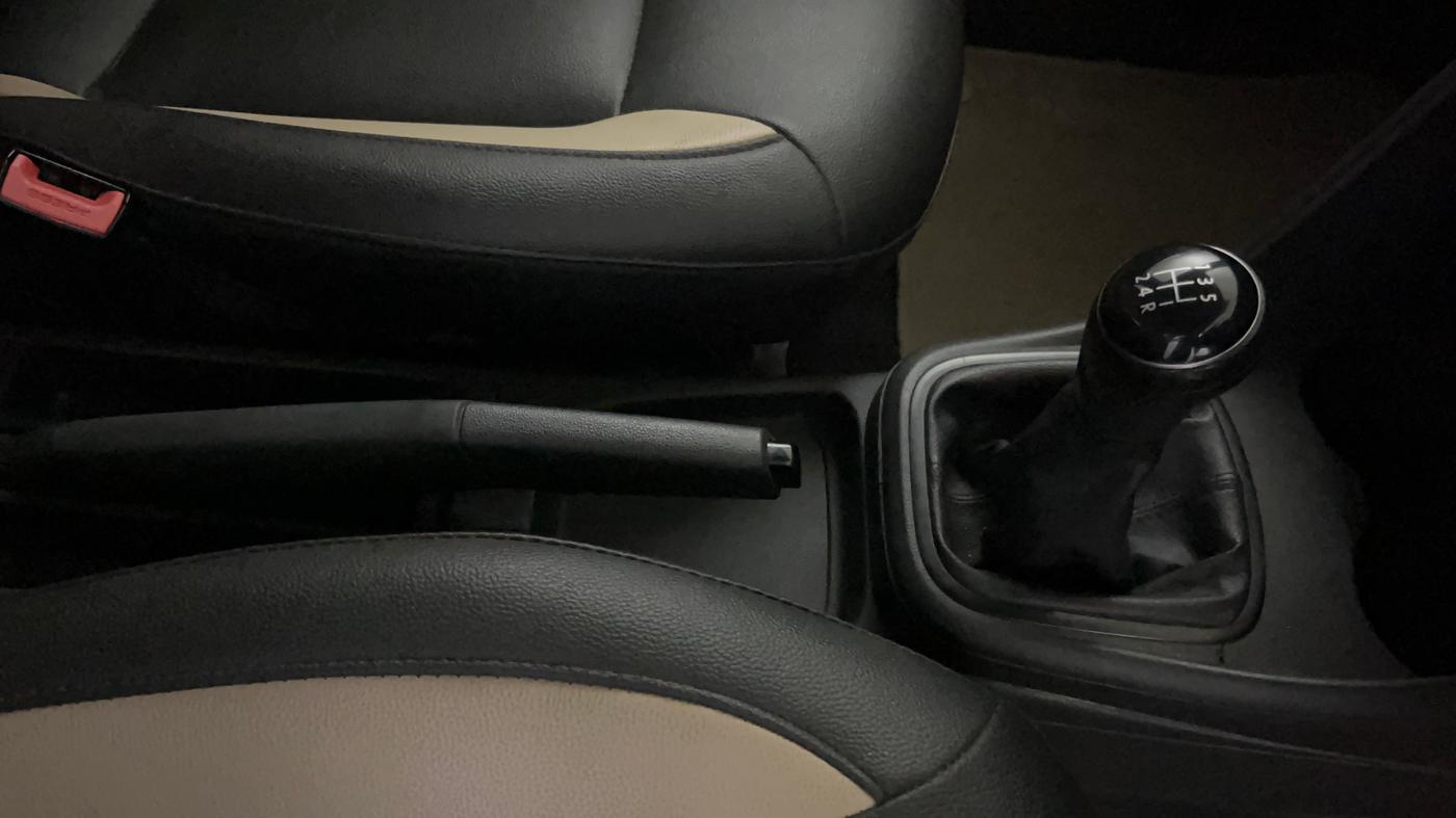 2019 Volkswagen Polo TRENDLINE 1.0L, Petrol, Manual, 22,766 km, Gear Lever