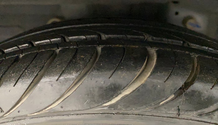 2017 Hyundai Eon ERA PLUS (O), Petrol, Manual, 31,799 km, Right Rear Tyre Tread