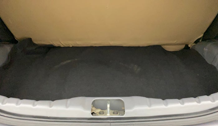 2017 Hyundai Eon ERA PLUS (O), Petrol, Manual, 31,799 km, Boot Inside