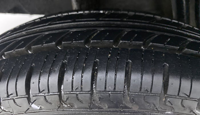 2018 Renault Kwid 1.0 RXT Opt, Petrol, Manual, 17,371 km, Right Rear Tyre Tread
