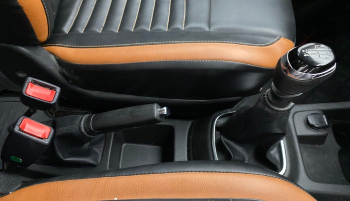 2018 Renault Kwid 1.0 RXT Opt, Petrol, Manual, 17,371 km, Gear Lever