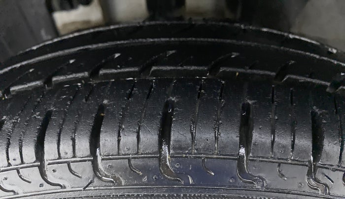 2018 Renault Kwid 1.0 RXT Opt, Petrol, Manual, 17,371 km, Left Front Tyre Tread