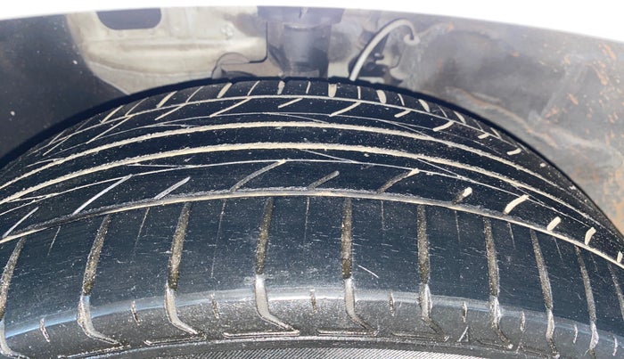 2018 Hyundai Elite i20 MAGNA EXECUTIVE 1.2, Petrol, Manual, 3,990 km, Left Front Tyre Tread