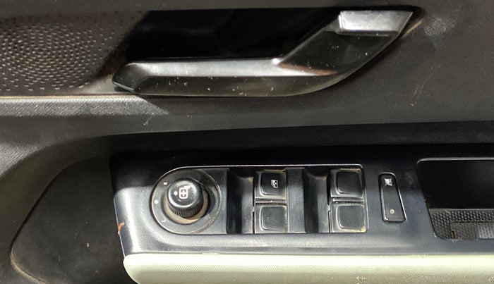 2022 Tata PUNCH ADVENTURE MT, Petrol, Manual, 56,215 km, Driver Side Door Panels Control