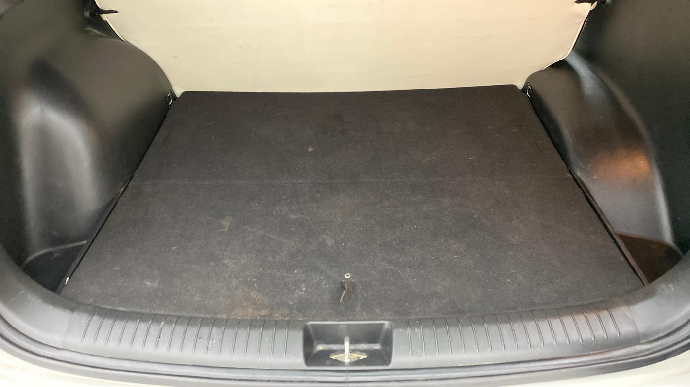 2017 Hyundai Creta SX PLUS 1.6 PETROL, Petrol, Manual, 72,595 km, Boot Inside