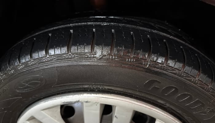 2017 Tata Tiago WIZZ EDITION PETROL, Petrol, Manual, 82,745 km, Right Front Tyre Tread