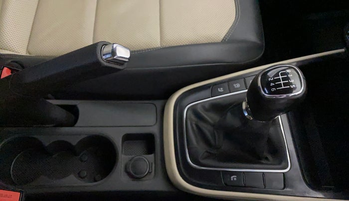 2022 Skoda SLAVIA STYLE 1.0L TSI MT, Petrol, Manual, 58,076 km, Gear Lever