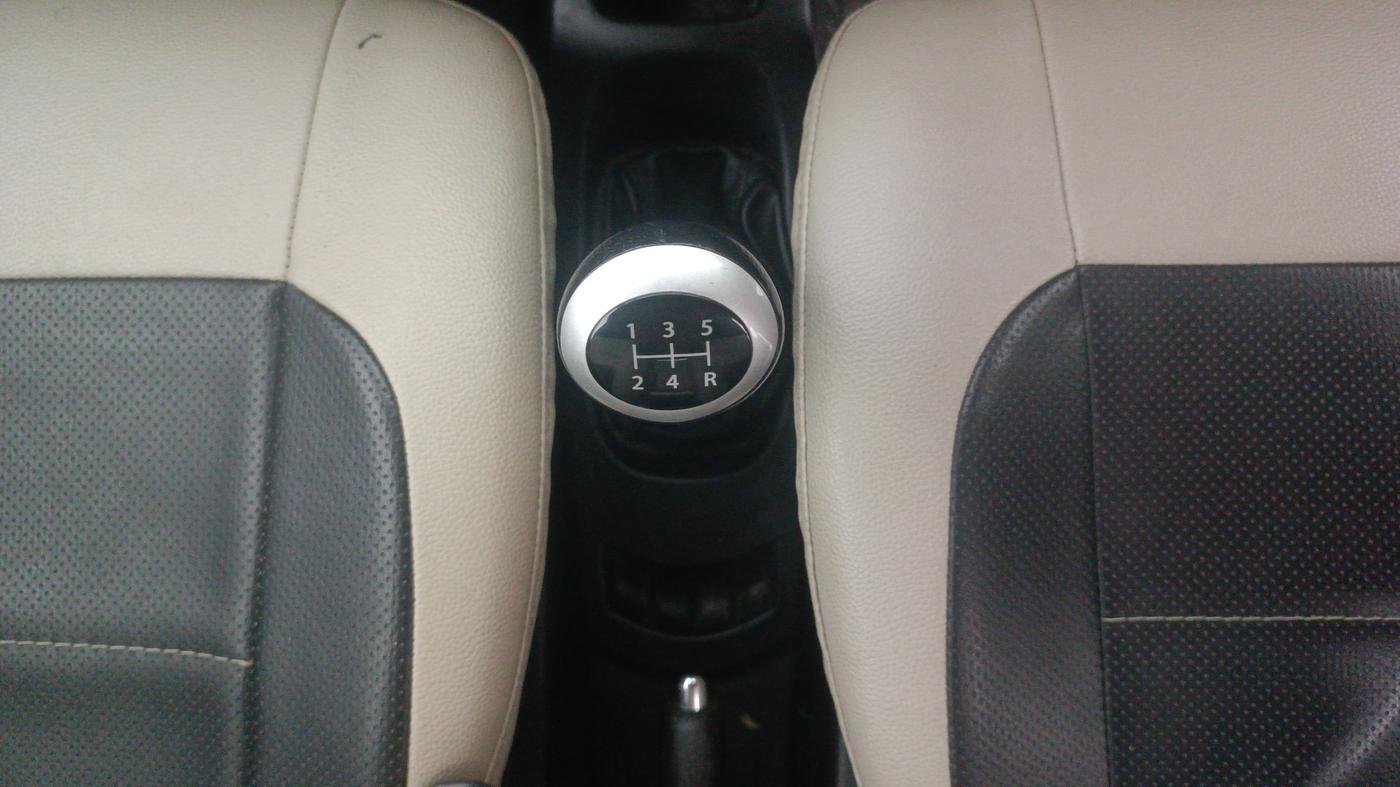 2015 Maruti Wagon R 1.0 VXI, Petrol, Manual, 1,31,002 km, Gear Lever