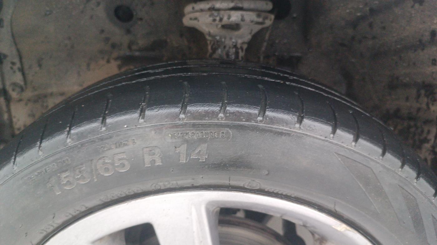 2015 Maruti Wagon R 1.0 VXI, Petrol, Manual, 1,31,002 km, Left Front Tyre Tread
