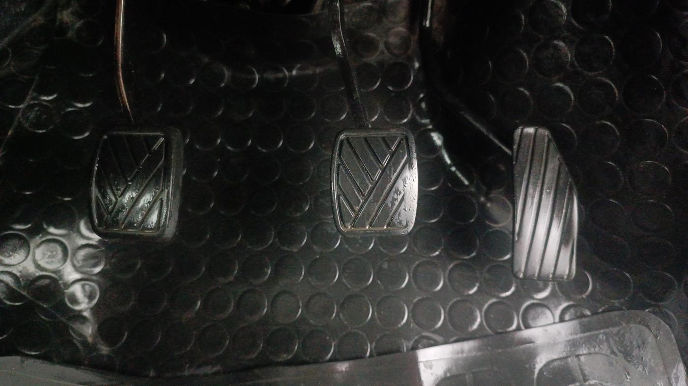 2015 Maruti Wagon R 1.0 VXI, Petrol, Manual, 1,31,002 km, Pedals