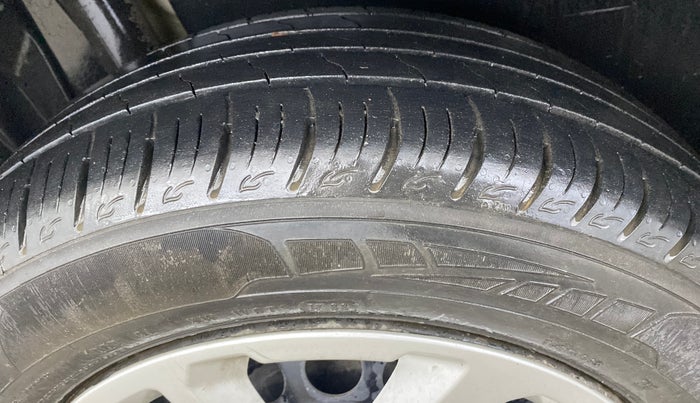 2022 Maruti Vitara Brezza VXI AT SHVS, Petrol, Automatic, 28,419 km, Right Rear Tyre Tread