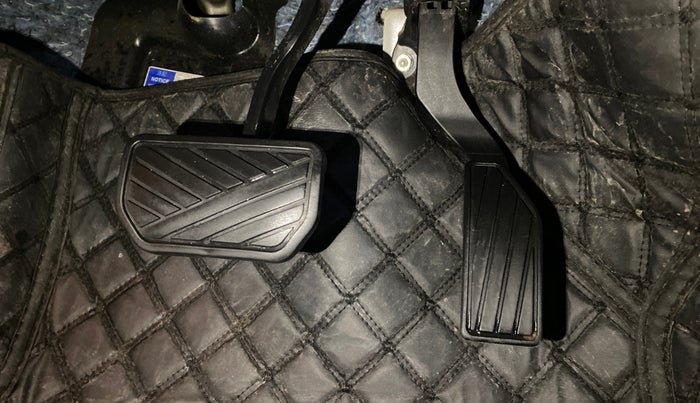 2022 Maruti Vitara Brezza VXI AT SHVS, Petrol, Automatic, 28,419 km, Pedals