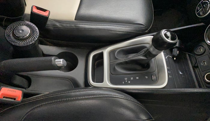 2019 Hyundai VENUE SX PLUS 1.0 TURBO DCT, Petrol, Automatic, 43,723 km, Gear Lever