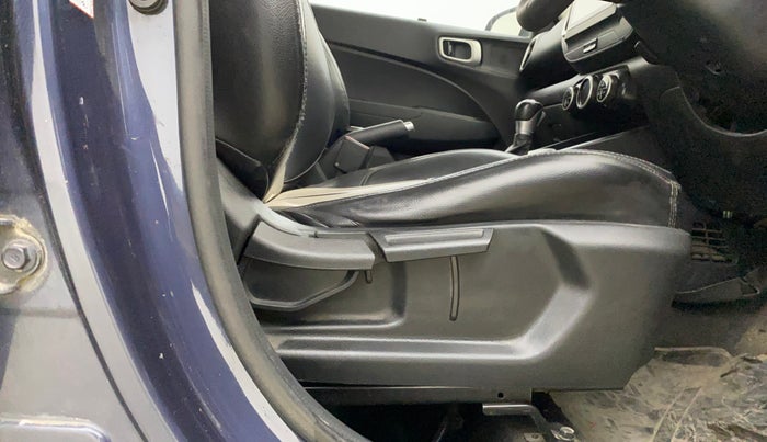 2019 Hyundai VENUE SX PLUS 1.0 TURBO DCT, Petrol, Automatic, 43,723 km, Driver Side Adjustment Panel